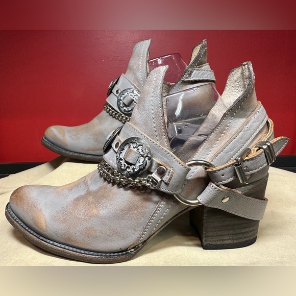 Freebird by Steven Shoes - Freebird by Steven Mystic Leather Ankle Western Boots Smoke Gray Women’s Sz 11